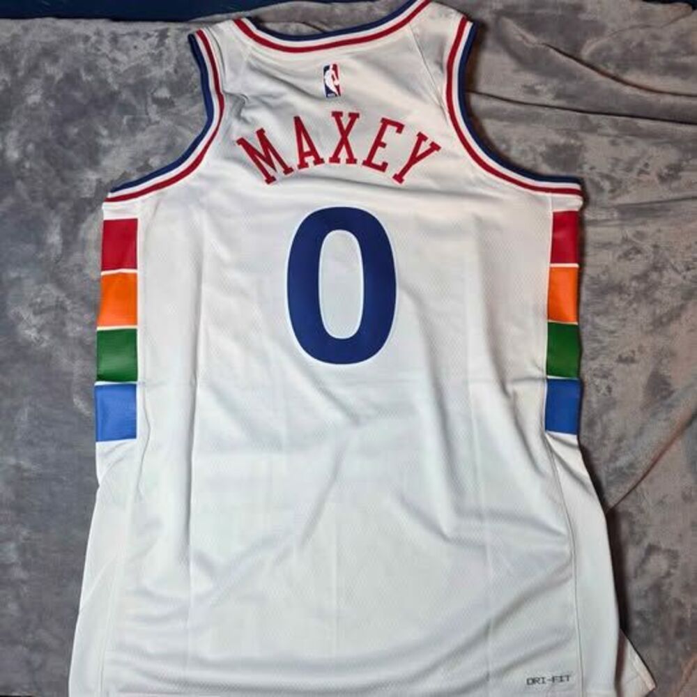 Tyrese Maxey Philadelphia 76ers Mens Medium (44) Nike NBA Jersey